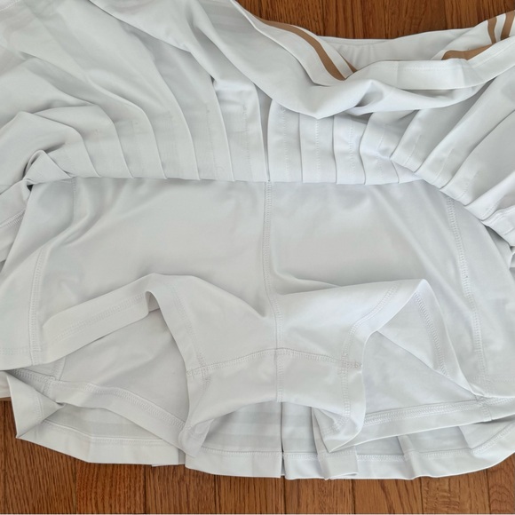 Smith & Quinn Gwen Pleated Active Skort - Picture 8 of 8